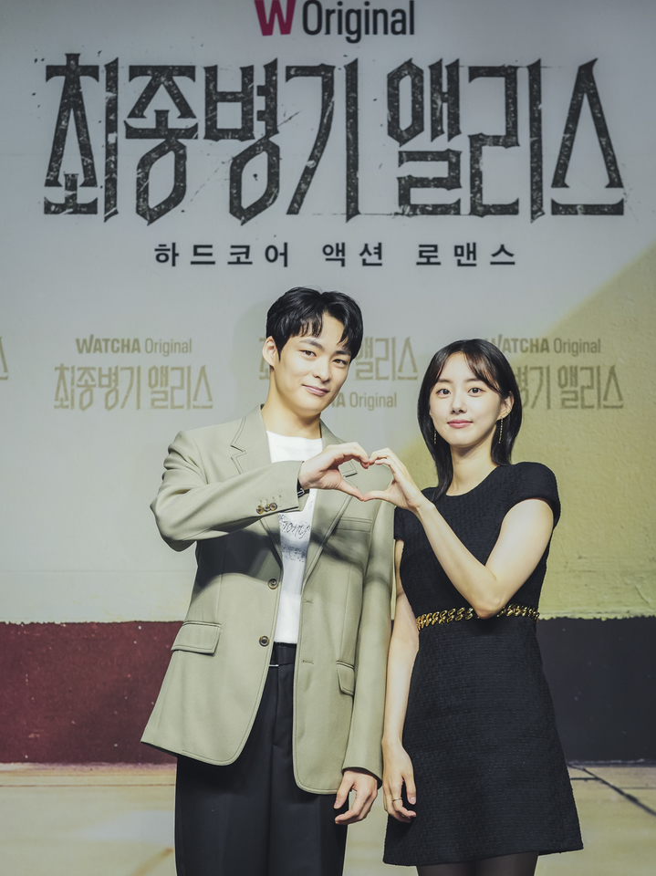 [서울=뉴시스] '최종병기 앨리스' 배우 송건희, 박세완. 2022.06.24.(사진=왓챠 제공) photo@newsis.com*재판매 및 DB 금지 *재판매 및 DB 금지