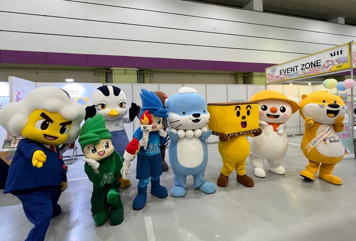 [진주=뉴시스]진주 관광캐릭터 '하모', 쇼미더마스코트 등장. *재판매 및 DB 금지