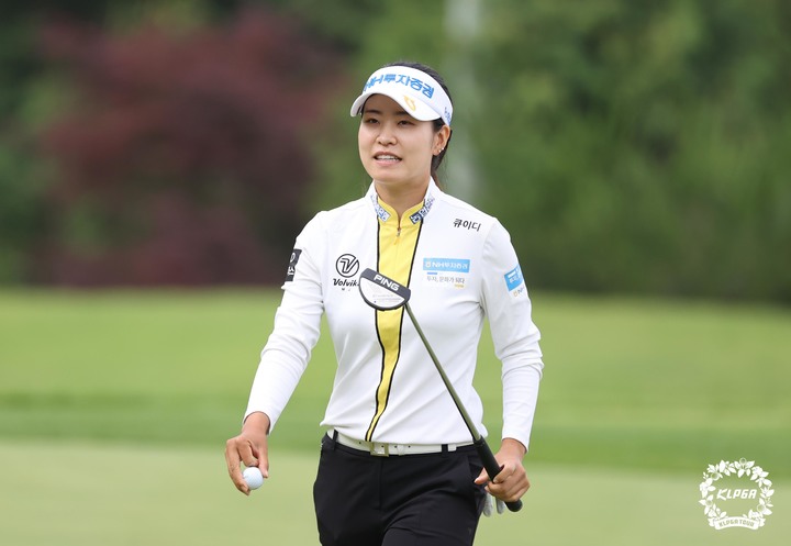 [서울=뉴시스] 24일 경기 포천 포천힐스CC에서 열린 BC카드-한경 레이디스컵 2022 1라운드 10번홀에서 박민지가 파세이브 후 홀아웃하고 있다. (사진=KLPGA 제공) 2022.06.24. photo@newsis.com *재판매 및 DB 금지