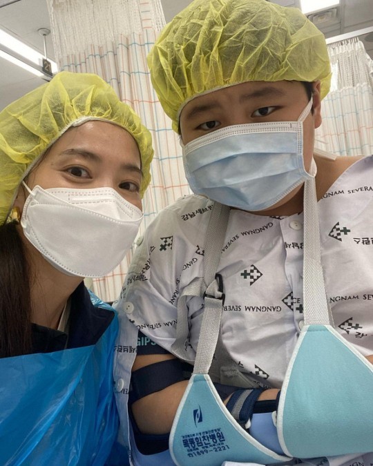 [서울=뉴시스] 오윤아와 아들의 모습 2022.06.25 (=인스타그램 캡처) photo@newsis.com *재판매 및 DB 금지