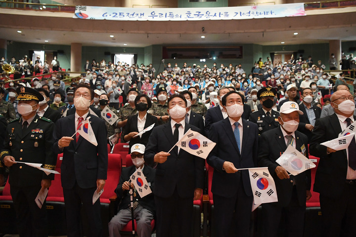 [안동=뉴시스] 25일 의성문화회관에서 6.25전쟁 제72주년 행사가 열리고 있다. (사진=경북도 제공) 2022.06.26 *재판매 및 DB 금지