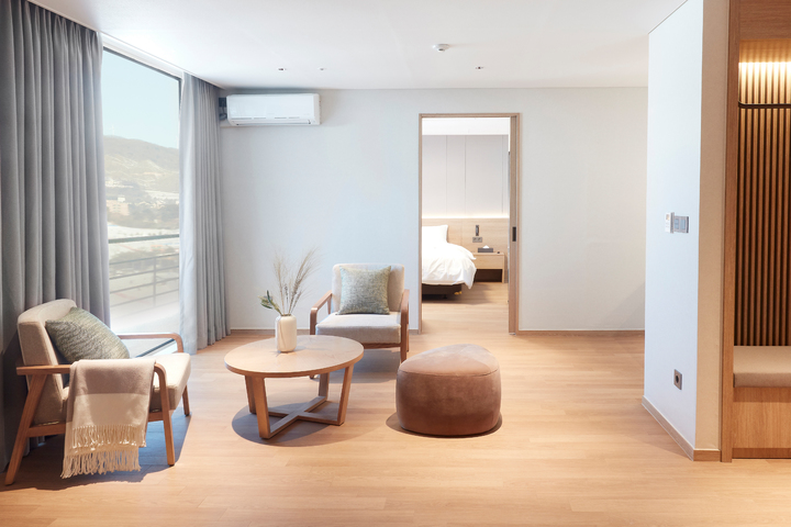 스카이 스위트 거실 (사진=휘닉스 호텔앤드리조트 제공) *재판매 및 DB 금지