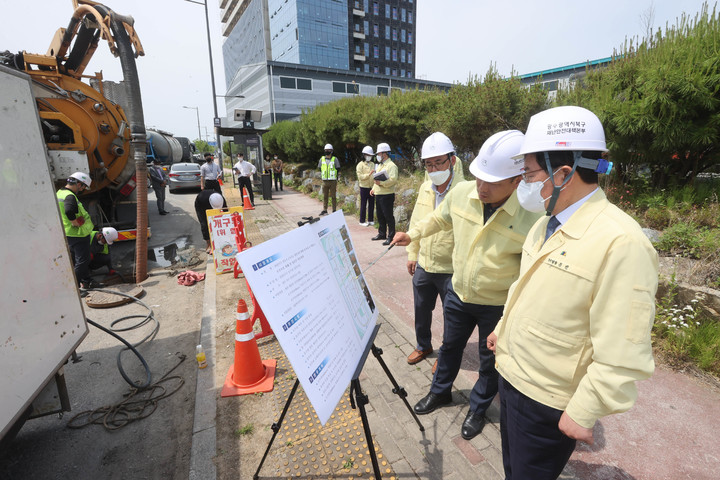 [광주=뉴시스] 광주 북구는 오는 10월 15일까지를 여름철 자연재난 대책 기간으로 정해 사전점검·예방활동 등에 나선다고 26일 밝혔다. (사진=광주 북구 제공) 2022.06.26. photo@newsis.com *재판매 및 DB 금지