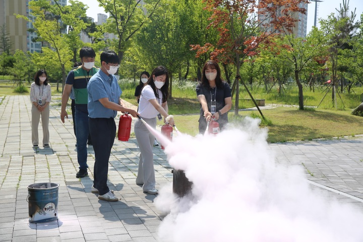 [서울=뉴시스] 한국방송통신전파진흥원(KCA)가 지난 21일부터 안전 종합훈련을 가졌다. (사진=KCA 제공) 2022.6.27 *재판매 및 DB 금지