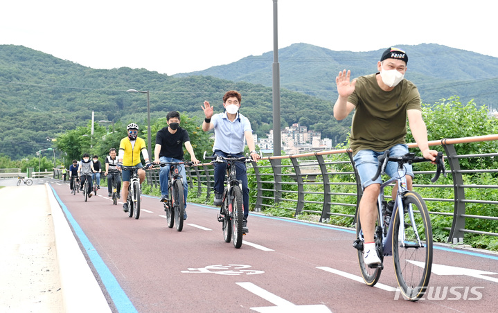 [광주(경기)=뉴시스]경기 광주시 광주역~태전지구 자전거도로 시범사업 개통 