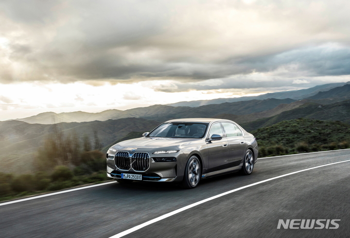 [서울=뉴시스]BMW i7.(사진=BMW그룹코리아 제공) 2022.6.27 photo@newsis.com