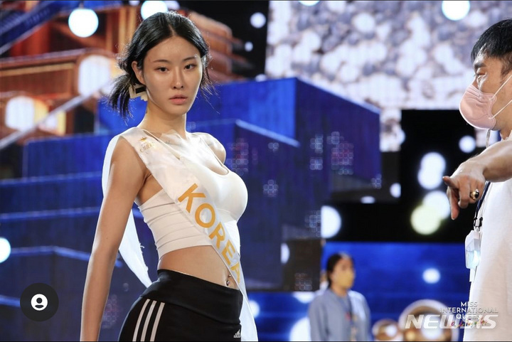 [서울=뉴시스] 25일 태국 파타야에서 열린 트렌스젠더 미인대회 '미스 인터내셔널 퀸' 대회에서 TOP11에 오른 한국인 진. (사진=미스 인터내셔널 퀸 인스타그램 캡처) 2022.06.27. photo@newsis.com