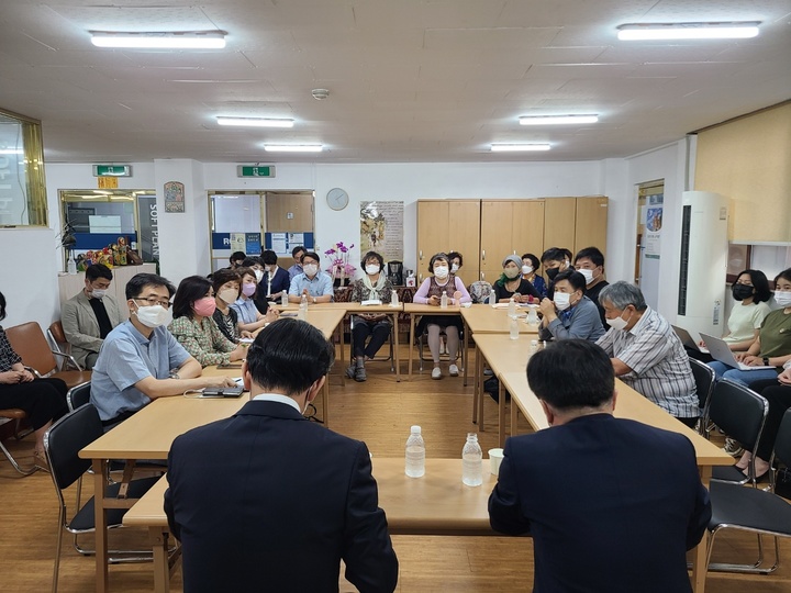 [부산=뉴시스] 유라시아 교육원은 27일 오후 교육원 강의실에서 '제2차 외교라운지 청년 시민간담회'를 개최했다고 28일 밝혔다. (사진=유라시아 교육원 제공) *재판매 및 DB 금지