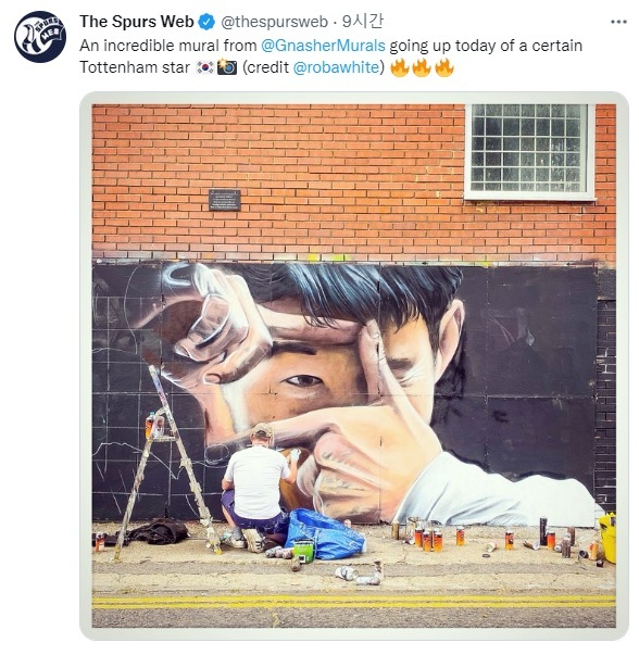 [서울=뉴시스]손흥민 찰칵 세리머니 벽화. (캡처=스퍼스웹 SNS)