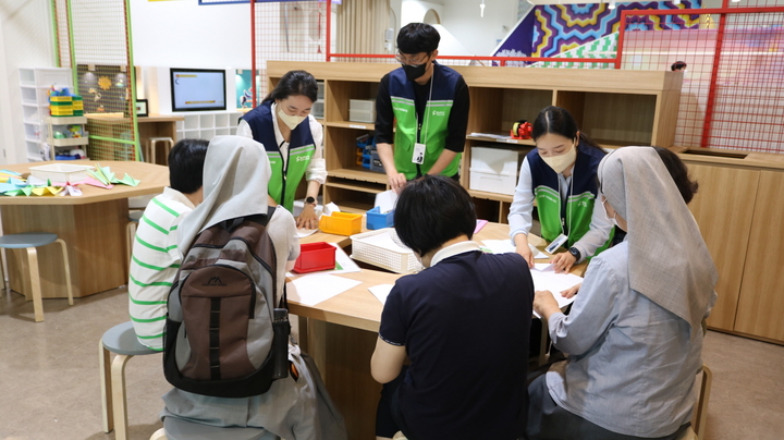 [부산=뉴시스] 부산과학관은 27일 휴관일인 월요일을 활용해 과학관 접근이 어려운 사회적 약자들을 위한 상반기 월요특별개관을 개최했다고 28일 밝혔다. (사진=부산과학관 제공) *재판매 및 DB 금지