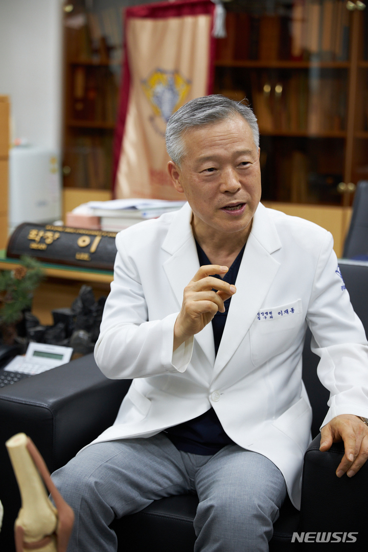 [서울=뉴시스]이재동 경희대 한의과대학 학장(비만센터 교수). (사진= 경희의료원 제공) 2022.06.28