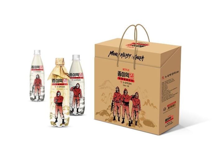 '이천米(미) 누룩막걸리 X 종이의 집' 스페셜 패키지 상품 이미지(사진=롯데백화점 제공) *재판매 및 DB 금지