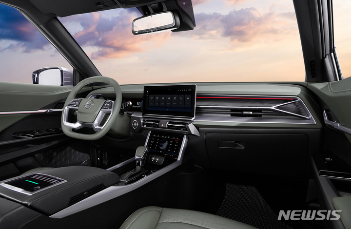 [서울=뉴시스] 쌍용차 토레스 내부사진