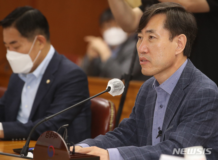 [서울=뉴시스] 김명원 기자 = 하태경 국민의힘 '해양수산부 공무원 피격사건 진상조사 태스크포스(TF)' 위원장이 지난 29일 오전 서울 종로구 외교부에서 공무원 피격사건 진상조사 관련 발언을 하고 있다. 2022.06.29. kmx1105@newsis.com
