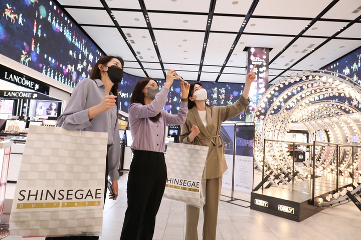 신세계면세점 본점, 일본·필리핀 단체 관광객 방문