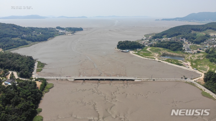 [인천=뉴시스] 인천 강화군 동검도 갯벌 모습. (사진=강화군 제공)