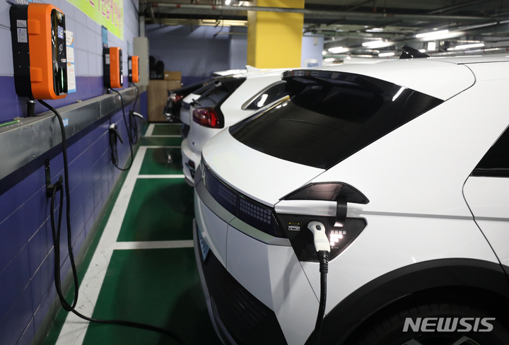 "전기차 충전에 걸리는 시간 아이폰보다 빨라진다" WSJ