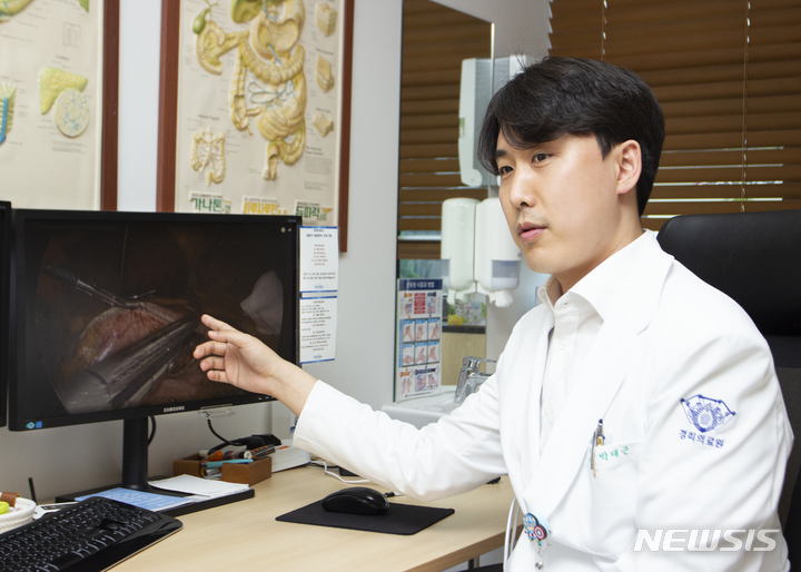 [서울=뉴시스]박대근 경희대병원 위장관외과 교수. (사진= 경희의료원 제공) 2022.07.01