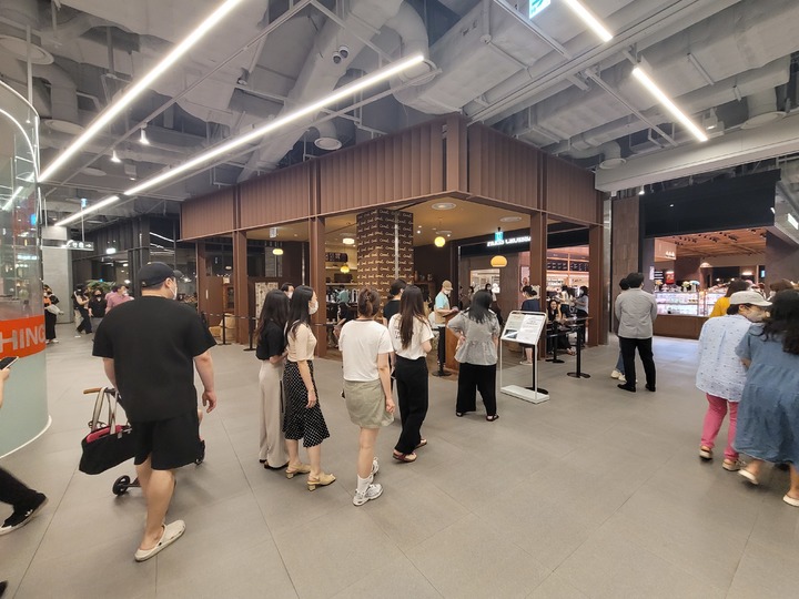 명품 매장도 아닌데 500명 대기줄?…어떤 매장이길래