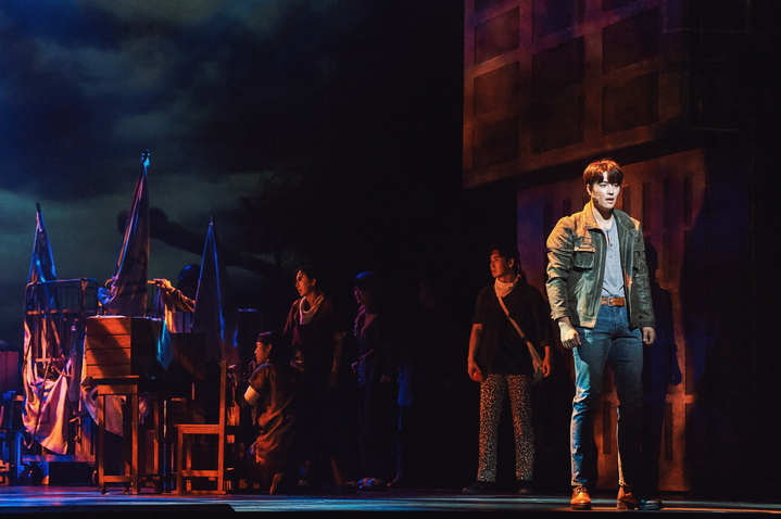 [서울=뉴시스]뮤지컬 '모래시계' 공연 사진. '태수' 역의 민우혁. (사진=인사이트엔터테인먼트 제공) 2022.07.01. photo@newsis.com *재판매 및 DB 금지