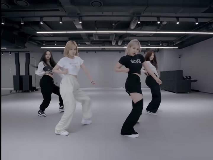 [서울=뉴시스] 에스파 '도깨비불' 안무 영상. 2022.07.02. (사진 = 유튜브 슴피 플로어 채널 캡처) photo@newsis.com *재판매 및 DB 금지