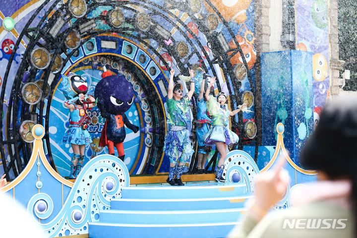 [용인=뉴시스]에버랜드 여름축제 썸머워터펀 '밤밤클럽'