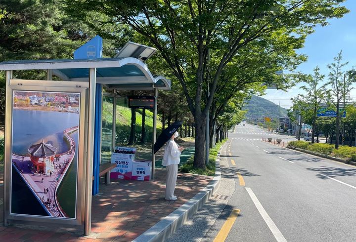 달성군청 버스정류장에 설치된 양심양산 대여함 *재판매 및 DB 금지