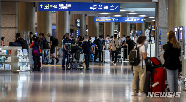 [인천공항=뉴시스] 정병혁 기자 = 사진은 인천국제공항 제1여객터미널의 입국장 모습. 2022.07.04. jhope@newsis.com