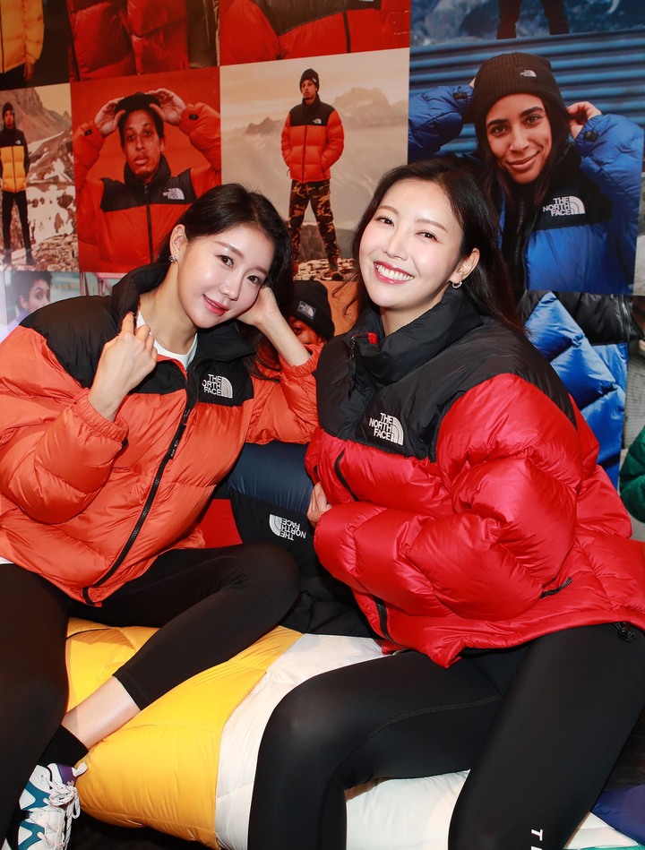 [서울=뉴시스] 지난 1일 서울 중구 신라호텔에서 열린 노스페이스 국내 론칭 25주년 기념행사에서 모델들이 눕시 재킷을 선보이고 있다. (사진=노스페이스 제공) 2022.06.24. photo@newsis.com *재판매 및 DB 금지