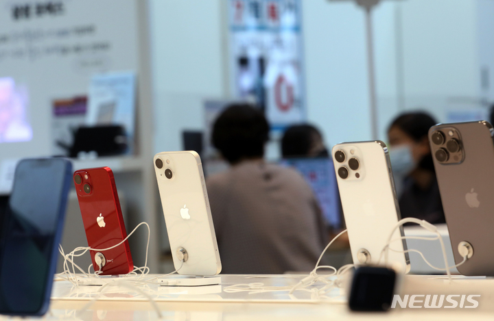 [서울=뉴시스] 조성우 기자 = 스마트폰. 2022.07.04. xconfind@newsis.com