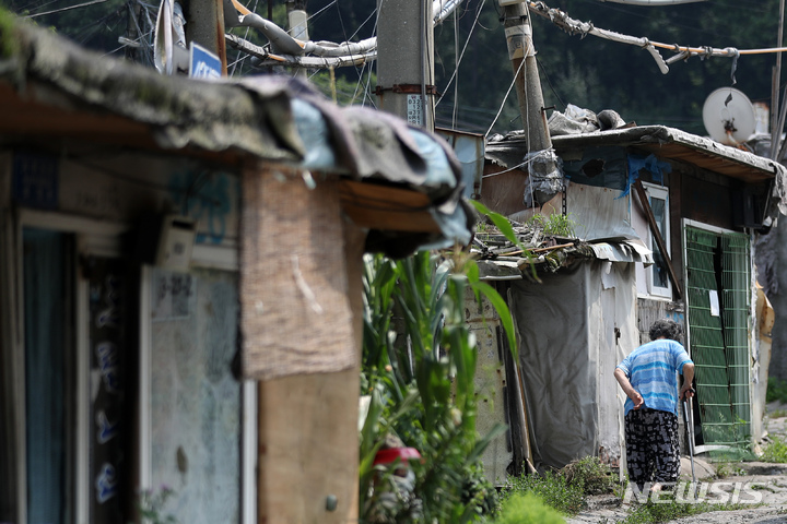 [서울=뉴시스] 백동현 기자 =&nbsp; 서울 강남구 구룡마을 모습. 2022.11.30. livertrent@newsis.com