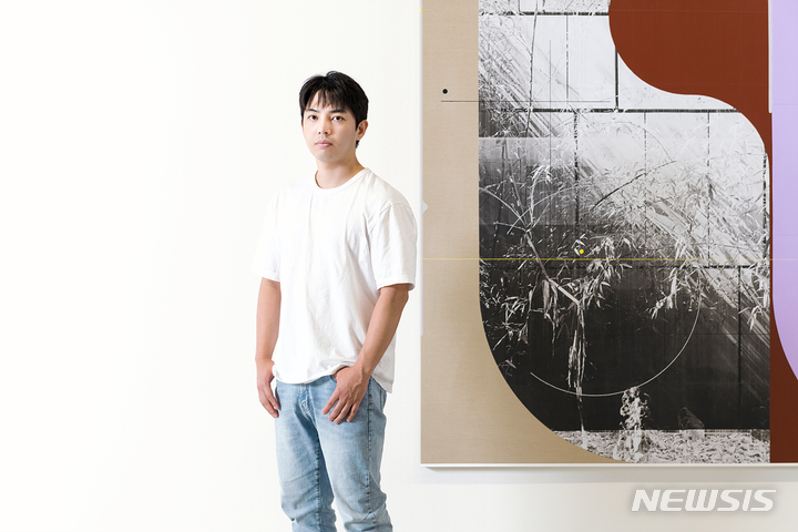 [서울=뉴시스]이희준 작가. 사진: 안천호, 이미지 제공: 국제갤러리