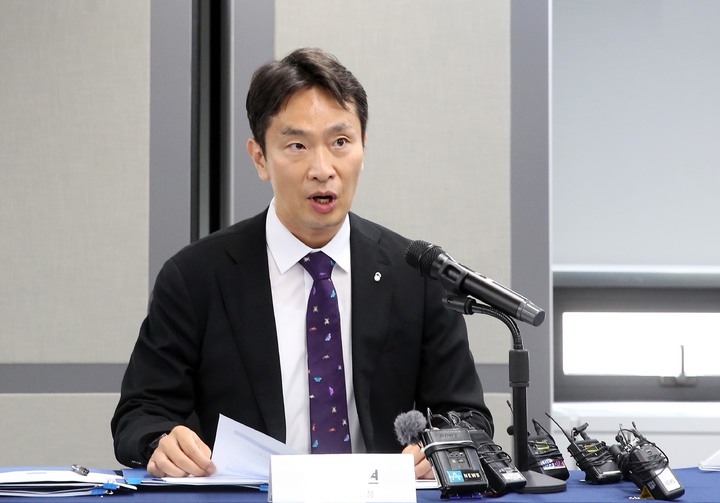 [서울=뉴시스] 이복현 금융감독원장이 5일 서울 중구 여신금융협회에서 열린 14개 여신전문사 CEO와의 간담회에 참석해 발언하고 있다. (사진=금융감독원 제공) 2022.07.05. photo@newsis.com *재판매 및 DB 금지