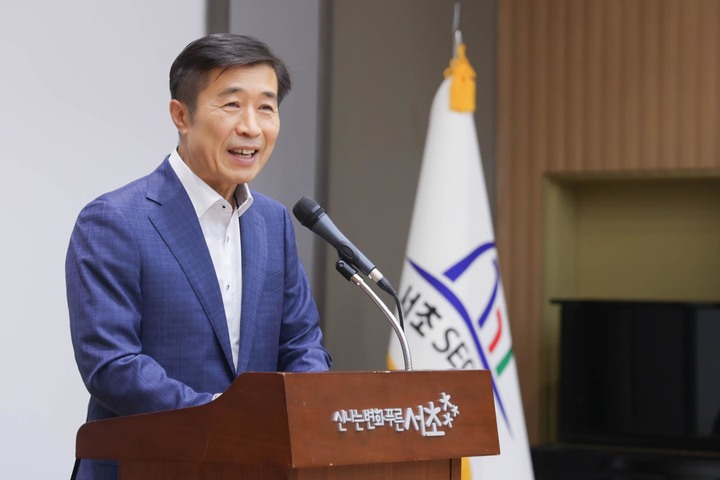 [서울=뉴시스] 전성수 서초구청장이 지난달 5일 서울 서초구청에서 열린 '서초 스마트도시 리빙랩 프로젝트팀 발대식'에 참석해 인사말을 하고 있다. (사진=서초구 제공) 2022.08.02 photo@newsis.com *재판매 및 DB 금지