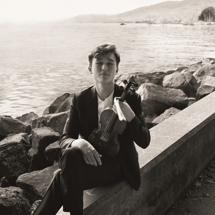 [서울=뉴시스]바이올리니스트 다니엘 로자코비치. (사진=빈체로 제공) 2022.07.06. photo@newsis.com *재판매 및 DB 금지