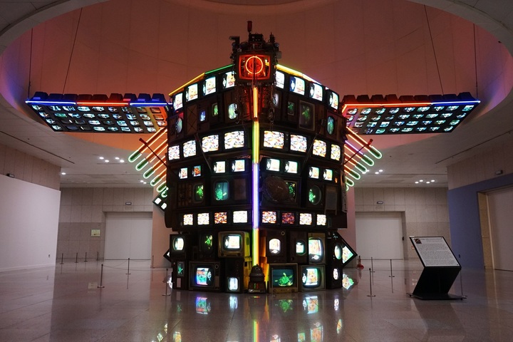 [대전=뉴시스] 조명휘 기자 = 대전시립미술관은 수장고 개관에 맞춰 백남준 작가의 '프랙탈 거북선' 복원 프로젝트에 나선다고 7일 밝혔다. 사진은 현재 대전시립미술관에서 전시되고 있는 작품 모습. (사진= 대전시립미술관 제공) 2022.07.07. photo@newsis.com *재판매 및 DB 금지