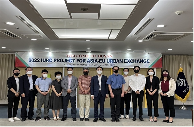 부산시는 지난 4~5일 로테르담시 교통 분야 전문가들과 함께 지속가능한 도시개발을 목표로 공공데이터 활용방안과 공유모빌리티 분야를 논의하기 위한 실무회의를 진행했다고 7일 밝혔다. *재판매 및 DB 금지