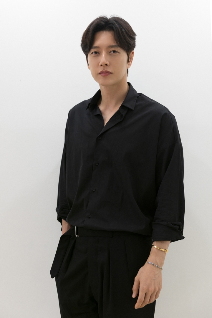 박해진 측 "'마약 투약' 40대 男 배우?…허위 사실"