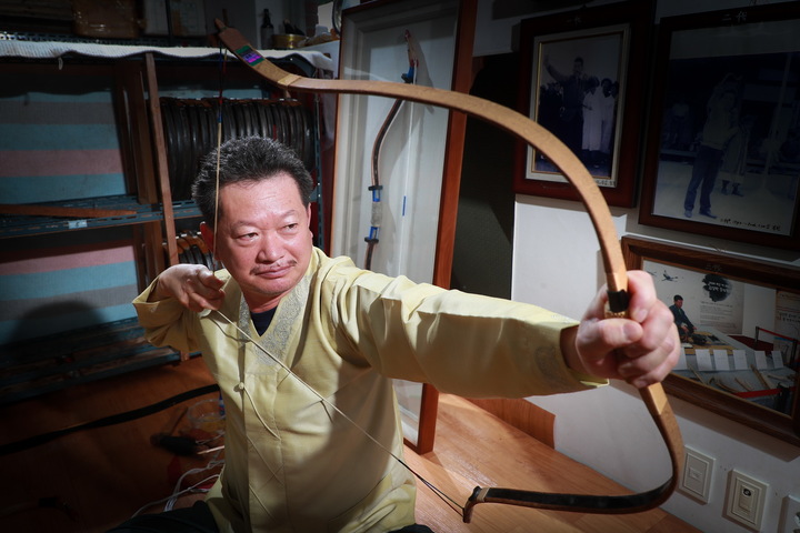 국가무형문화재 '궁시장'의 궁장 보유자 김성락씨. (사진=예천군 제공) *재판매 및 DB 금지