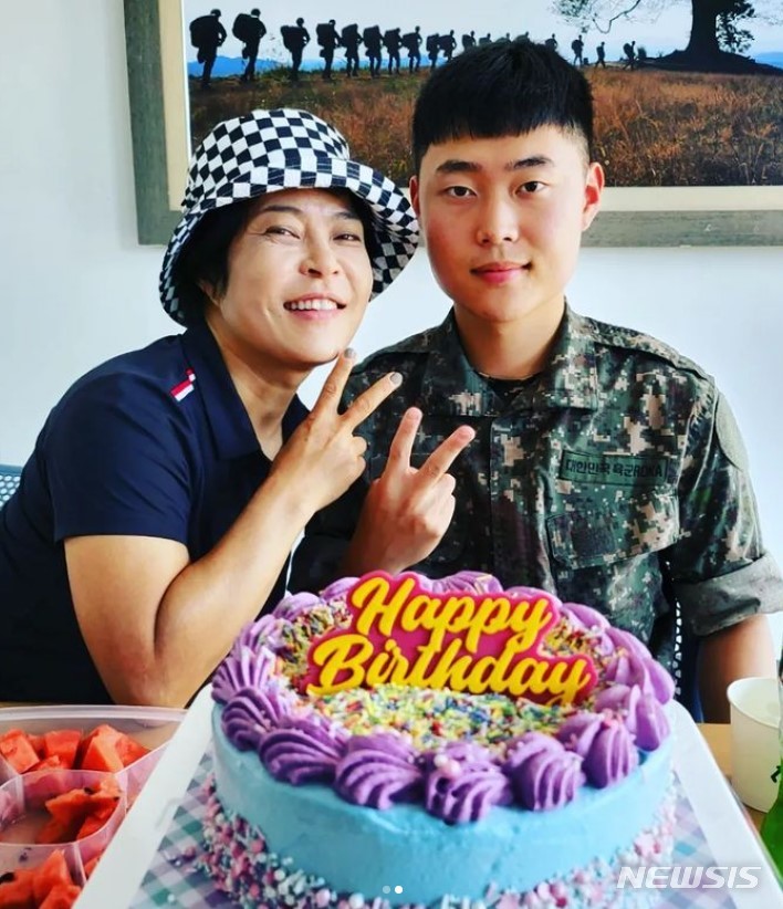 [서울=뉴시스] 조혜련, 아들 김우주. 2022.07.10. (사진 = 조혜련 인스타그램 캡쳐) photo@newsis.com*재판매 및 DB 금지