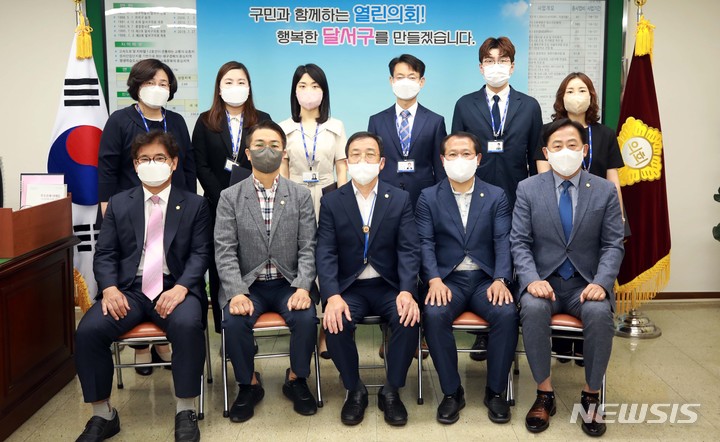 [대구=뉴시스]김정화 기자 = 대구시 달서구의회는 11일 신규 임용 정책지원관 대상 직무역량 강화교육을 실시했다. (사진 = 대구 달서구의회 제공) 2022.07.11. photo@newsis.com