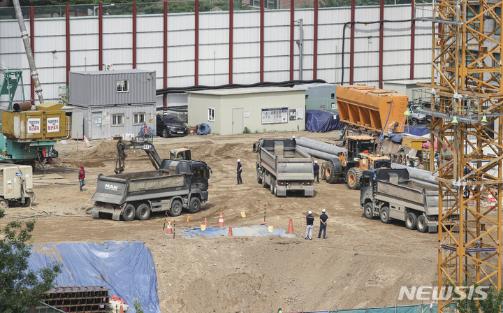 [서울=뉴시스] 김근수기자 = 서울시 서초구 반포동 래미안 원베일리 현장 모습. 2022.07.11. ks@newsis.com