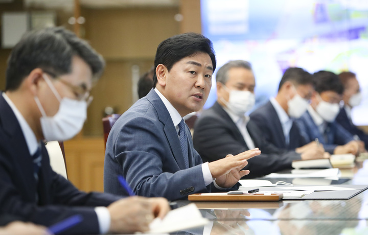 [전주=뉴시스] 김관영 전북지사 첫 간부회의 모습. 2022.07.07 *재판매 및 DB 금지