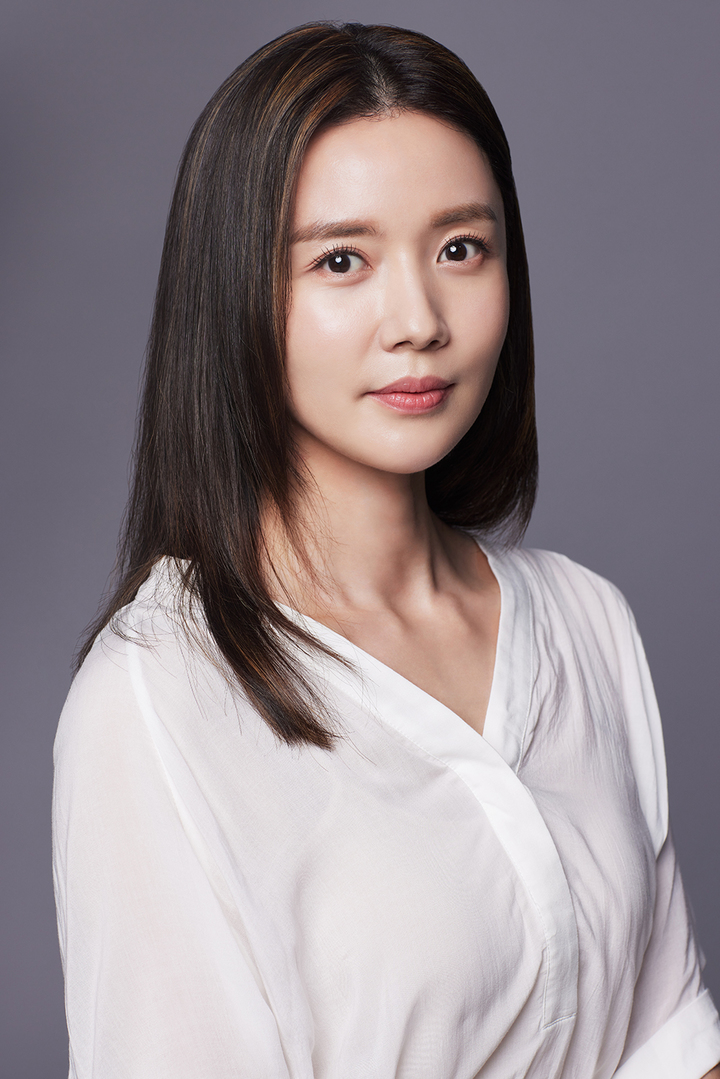 [서울=뉴시스] 배우 강세정 프로필 사진. 2022.07.12. (큐브엔터테인먼트 제공) photo@newsis.com *재판매 및 DB 금지