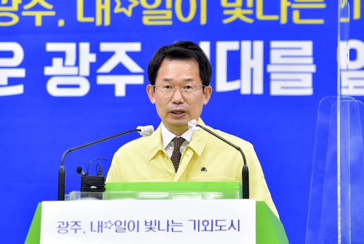 [광주=뉴시스] 13일 오후 광주시청사 5층 브리핑룸에서 코로나19 재유행 대응방안을 발표하는 문영훈 광주시 행정부시장. (사진 = 광주시 제공) *재판매 및 DB 금지