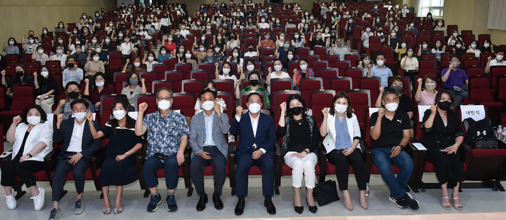 [부산=뉴시스] 부산시교육청은 하윤수 부산교육감이 13일 오후 부산진구 부산미래교육원 2층 대강당에서 '일반계고 학교운영위원회 및 학부모회 임원진 소통간담회'를 개최했다고 밝혔다. (사진=부산교육청 제공) *재판매 및 DB 금지