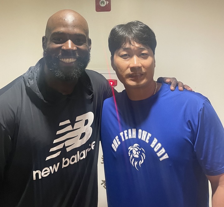 KT 위즈 앤서니 알포드(왼쪽)와 삼성 라이온즈 오승환. (사진=KT 제공) *재판매 및 DB 금지