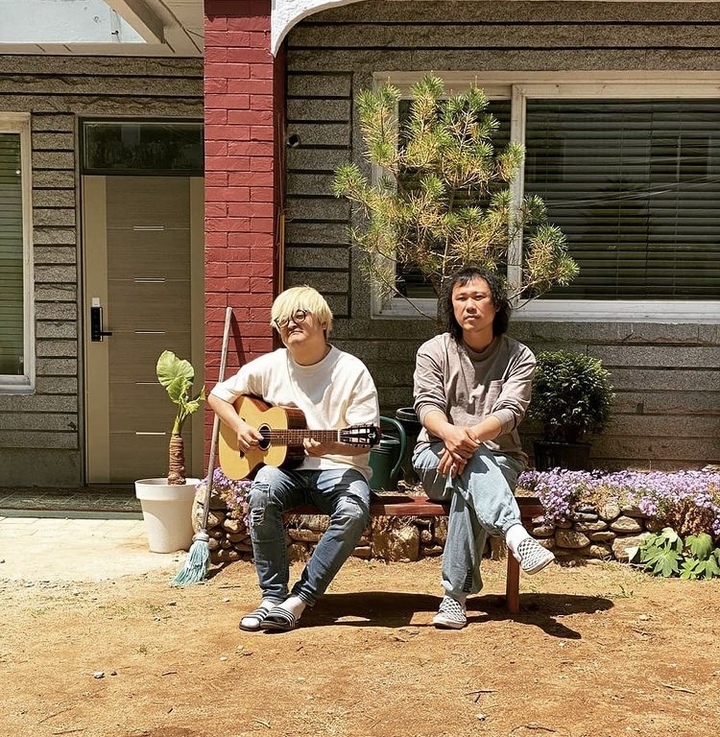 [서울=뉴시스] 육중완 인스타그램 캡처 . 2022.07.14. (사진= 인스타그램 ) photo@newsis.com*재판매 및 DB 금지 *재판매 및 DB 금지