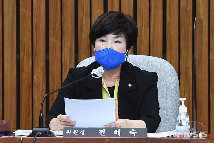 [서울=뉴시스] 전혜숙 더불어민주당 의원&nbsp; (공동취재사진) 2022.07.14. photo@newsis.com