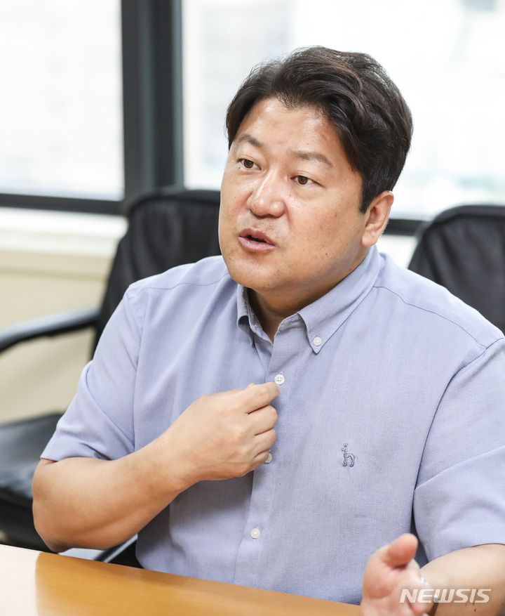 [서울=뉴시스] 김근수 기자 =구의서 (주)엠진바이오 대표이사가 14일 오전 서울시 종로구 (주)엠진바이오 연구소에서 뉴시스와 인터뷰를 하고 있다. 2022.07.14. ks@newsis.com